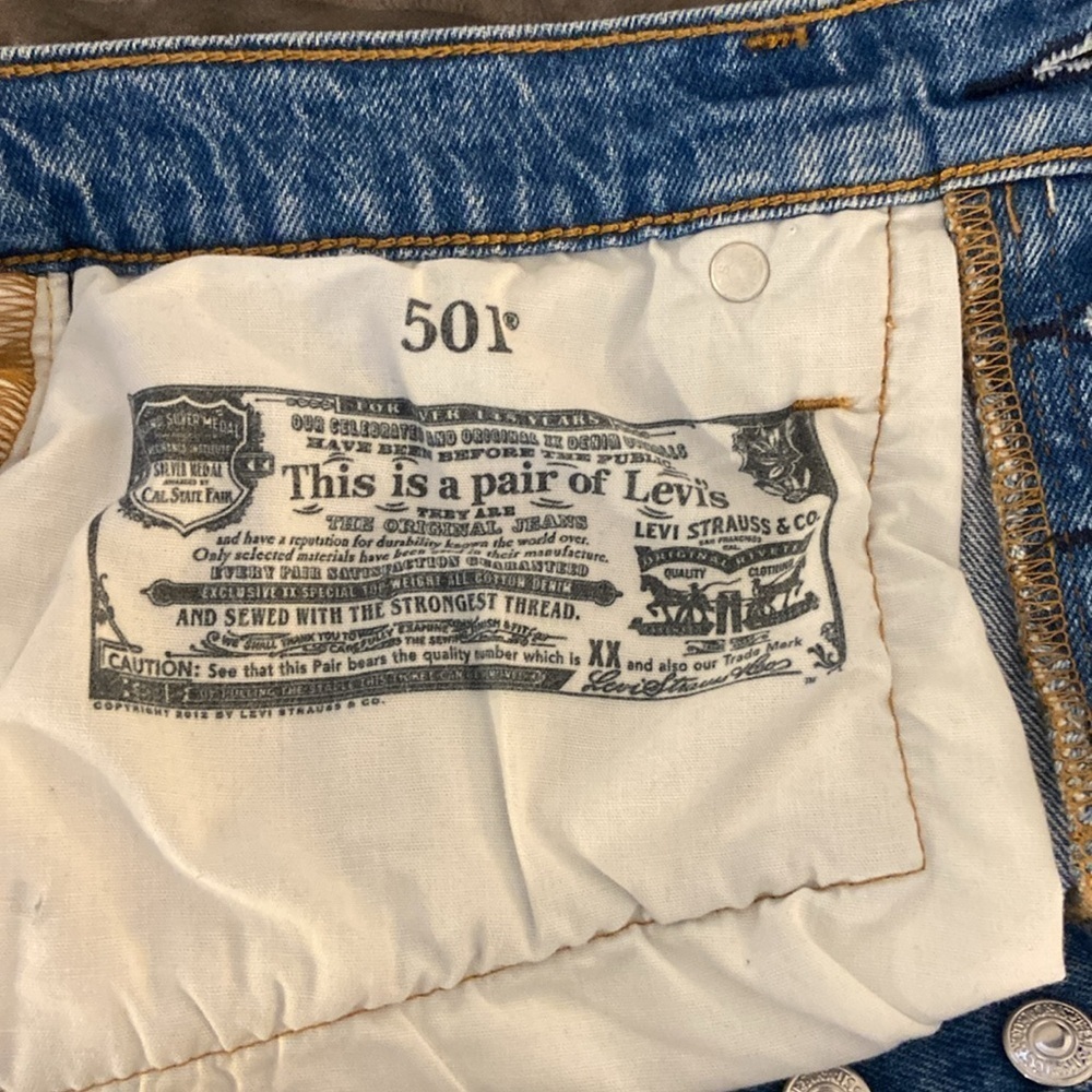 Levi's Women's 501 Original Shorts, Jazz Solo-Medium Indigo, sz 28 - Picture 4 of 6